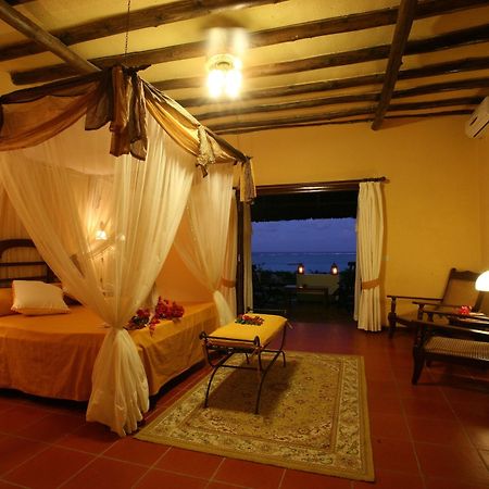 Hotel Karafuu Beach Resort Pingwe Esterno foto