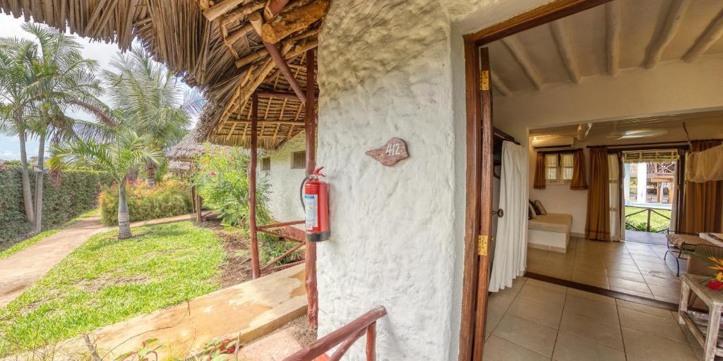 Hotel Karafuu Beach Resort Pingwe Esterno foto